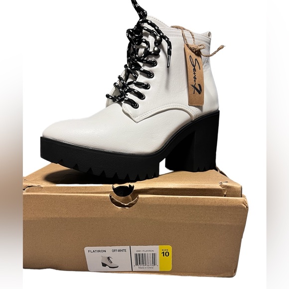 Seven7 Flatiron Lug Sole Boots Off White - Picture 7 of 7